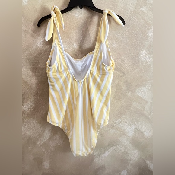 New with tag Kona Sol one piece one piece sz Large - Picture 2 of 4